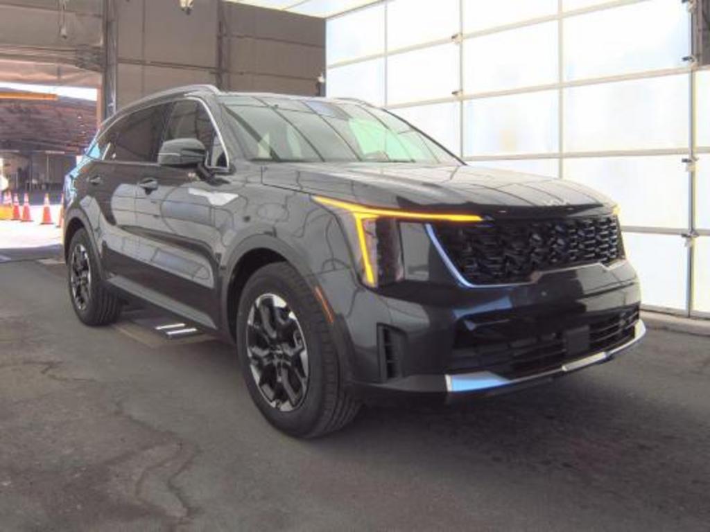 2025 Kia Sorento S AT's photo