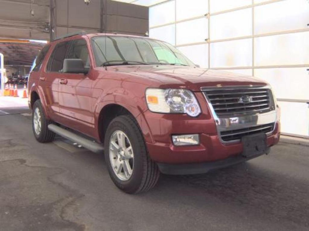 2010 Ford Explorer XLT's photo
