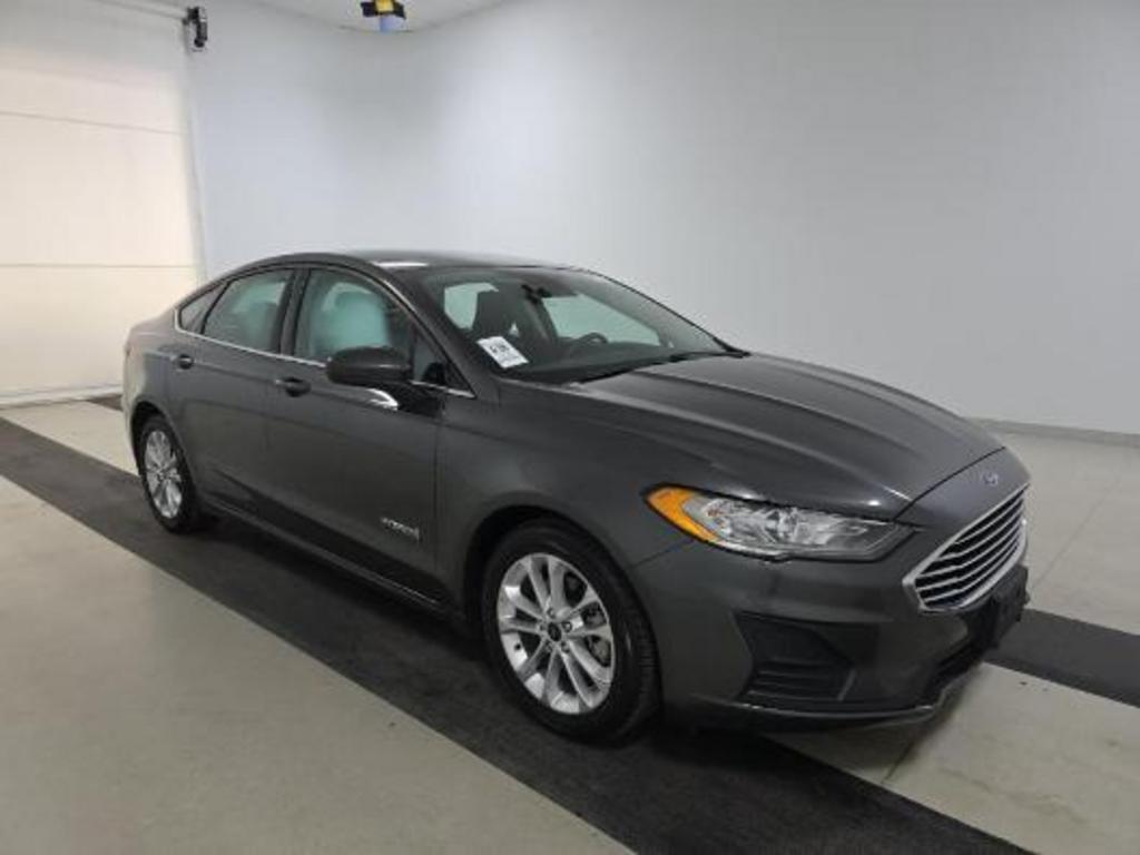 2019 Ford Fusion SE's photo